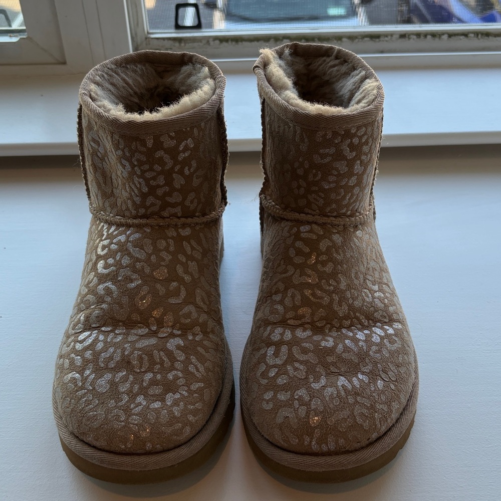 UGG Classic Mini in Snow Leopard - Picture 2 of 8